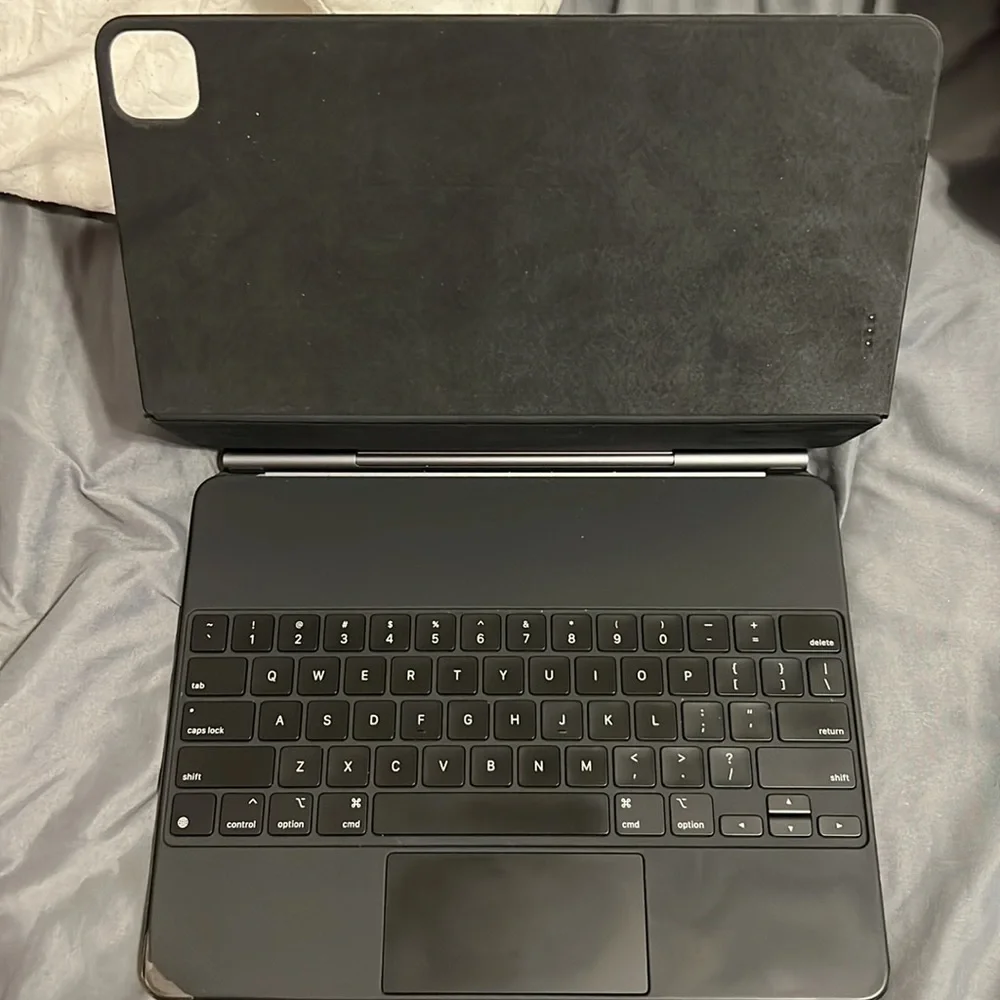apple magic keyboard - compatible with ipad pro 12.9”